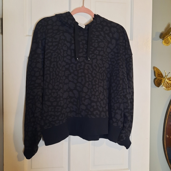 Nike Women's Batwing Leopard Print Hoodie - Picture 5 of 6